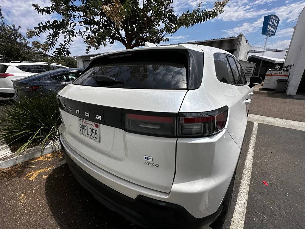 Used 2024 White Honda EX image 25