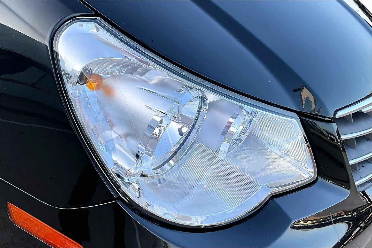 Used 2010 Brilliant Black Crystal Pearl Chrysler Touring image 24