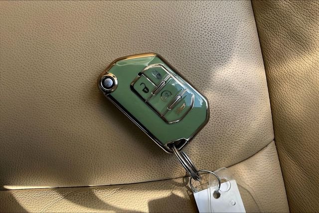 Used 2020 Silver Jeep Unlimited Sahara image 36