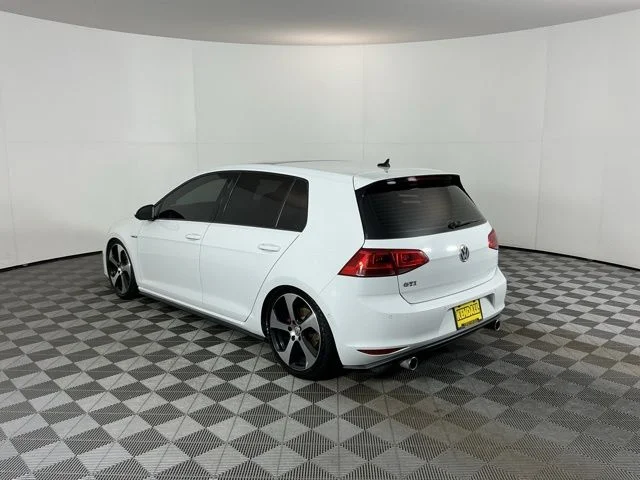 Used 2016  Volkswagen Autobahn image 7