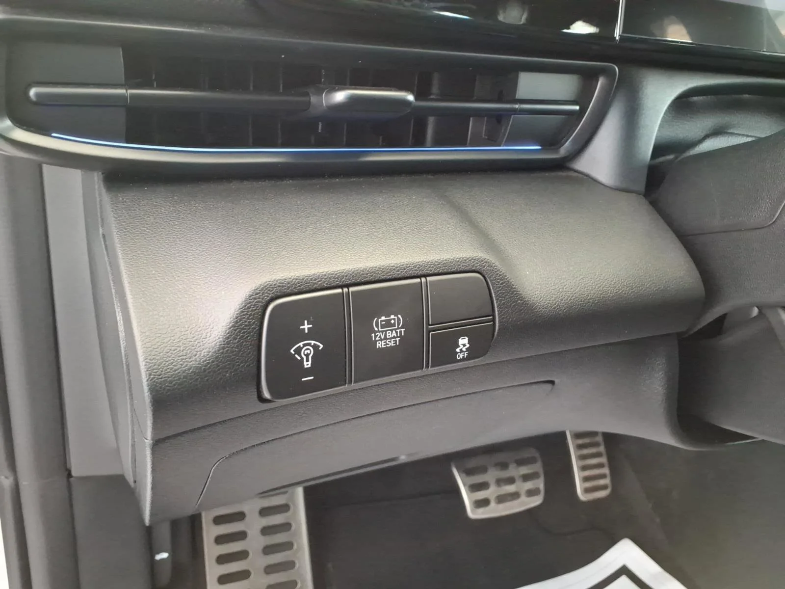 Certified Used 2025 Serenity White Hyundai SEL Sport image 20