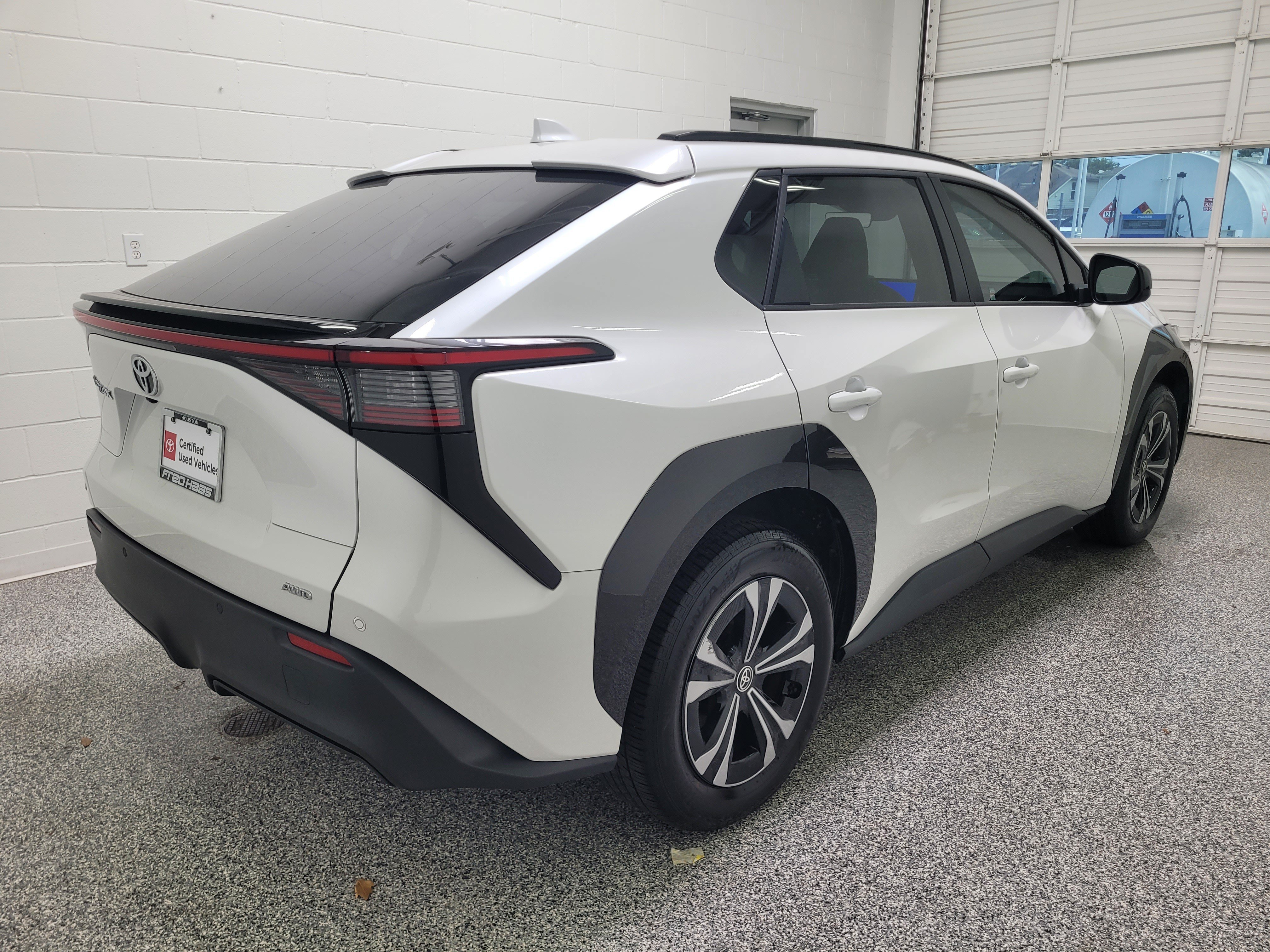 Certified Used 2024 White Toyota  image 4