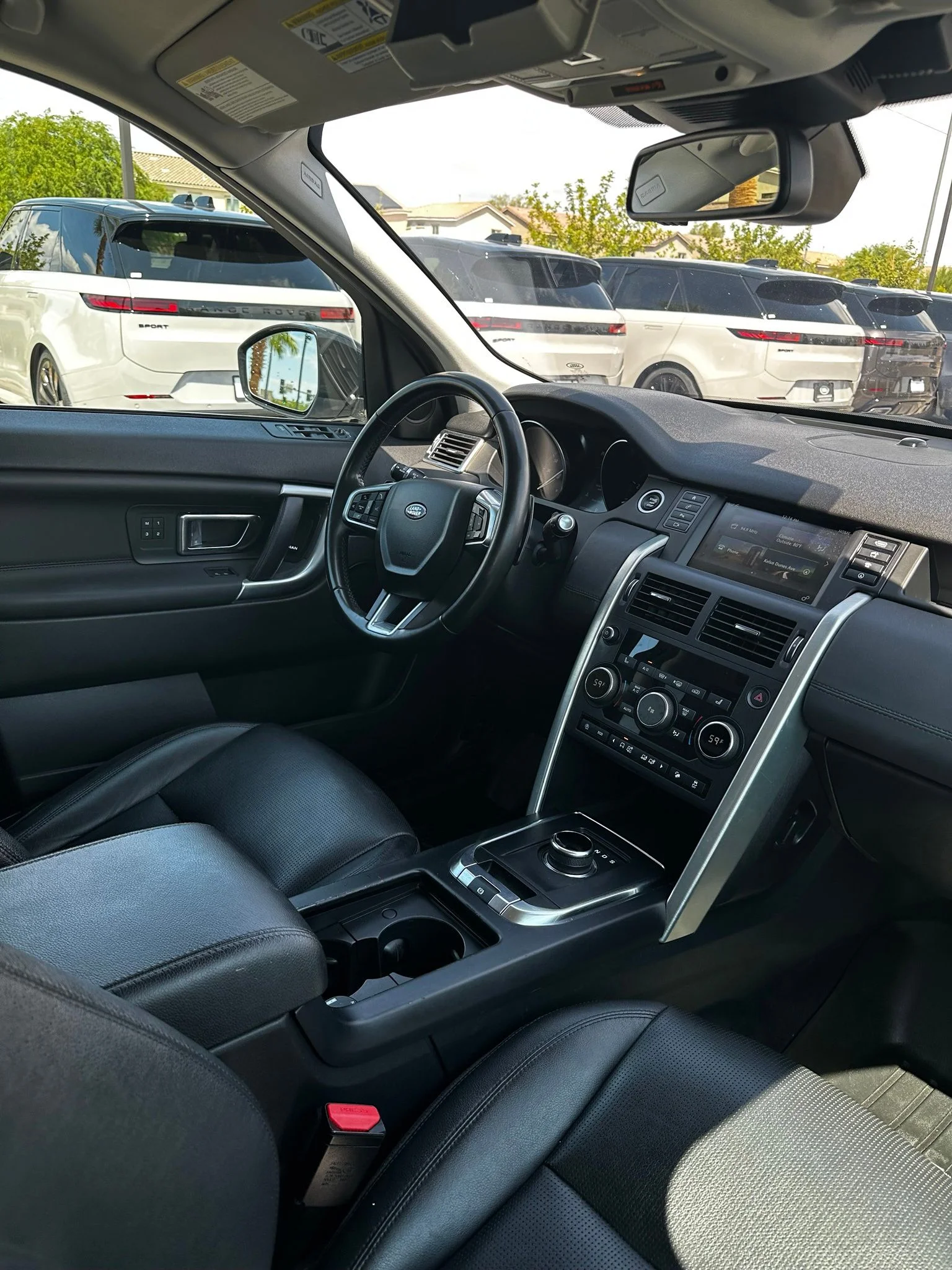 Used 2018 Fuji White Land Rover HSE image 13