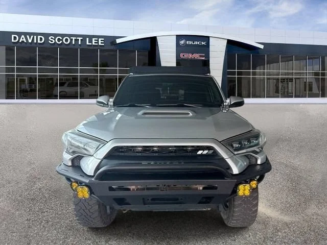 Used 2017 Classic Silver Toyota SR5 image 3
