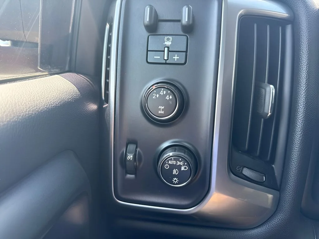 Used 2015 Red Chevrolet LT image 17