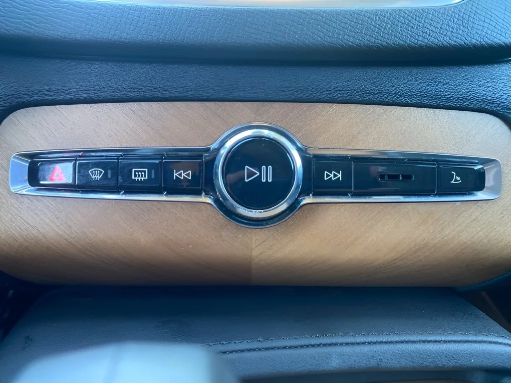 Used 2024  Volvo Plus Bright Theme image 26