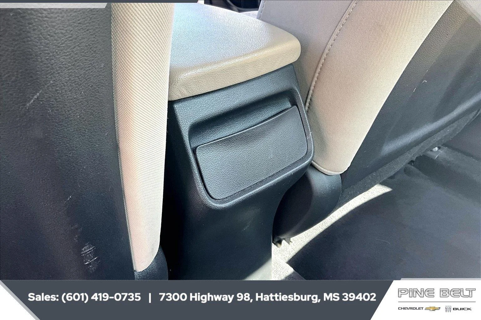 Used 2017 Quartz White Pearl Hyundai SE image 23