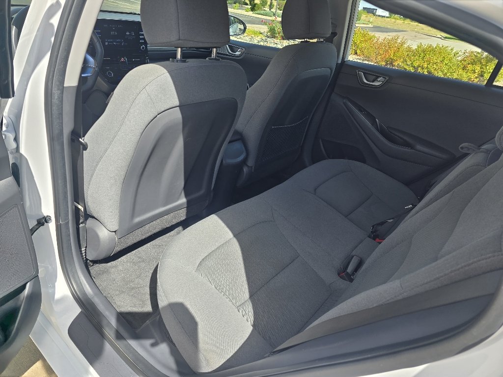 Used 2021 Ceramic White Hyundai SE image 16