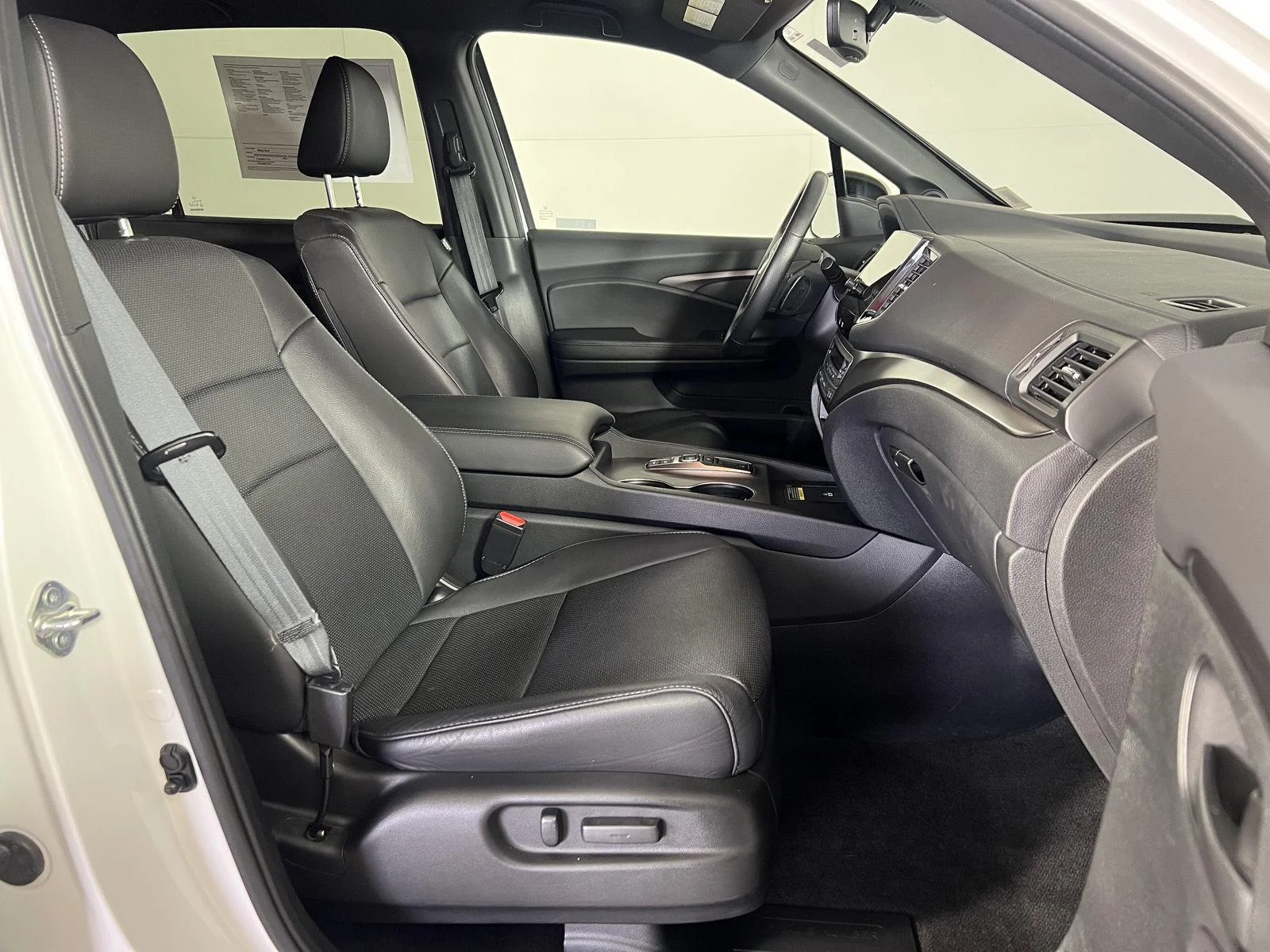 Used 2024 Platinum White Pearl Honda EX-L image 25