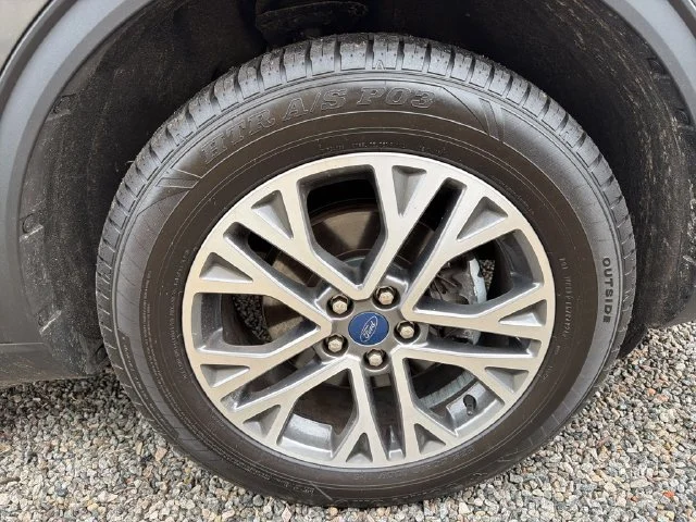 Used 2022 Gray Ford SEL image 11