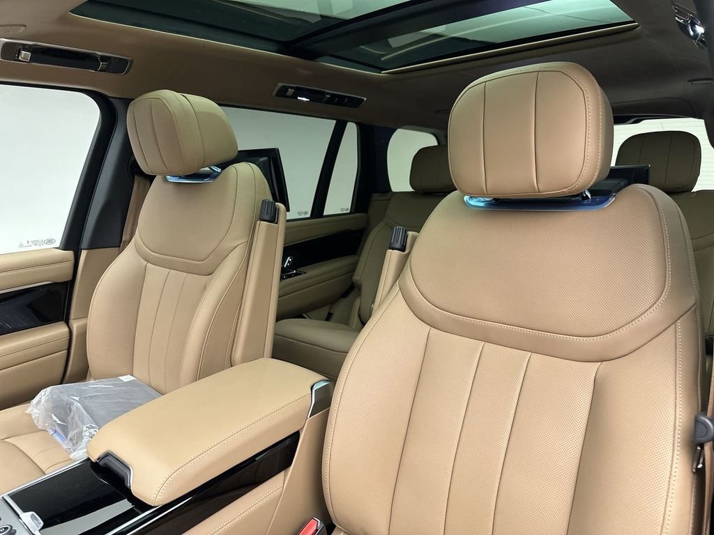 Used 2023  Land Rover Autobiography image 15