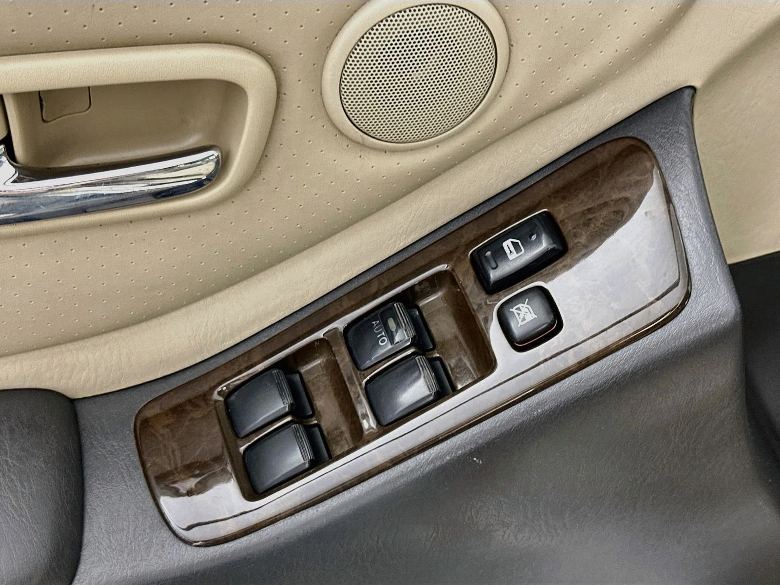 Used 2003 Millennium Silver Metallic Toyota Limited image 16