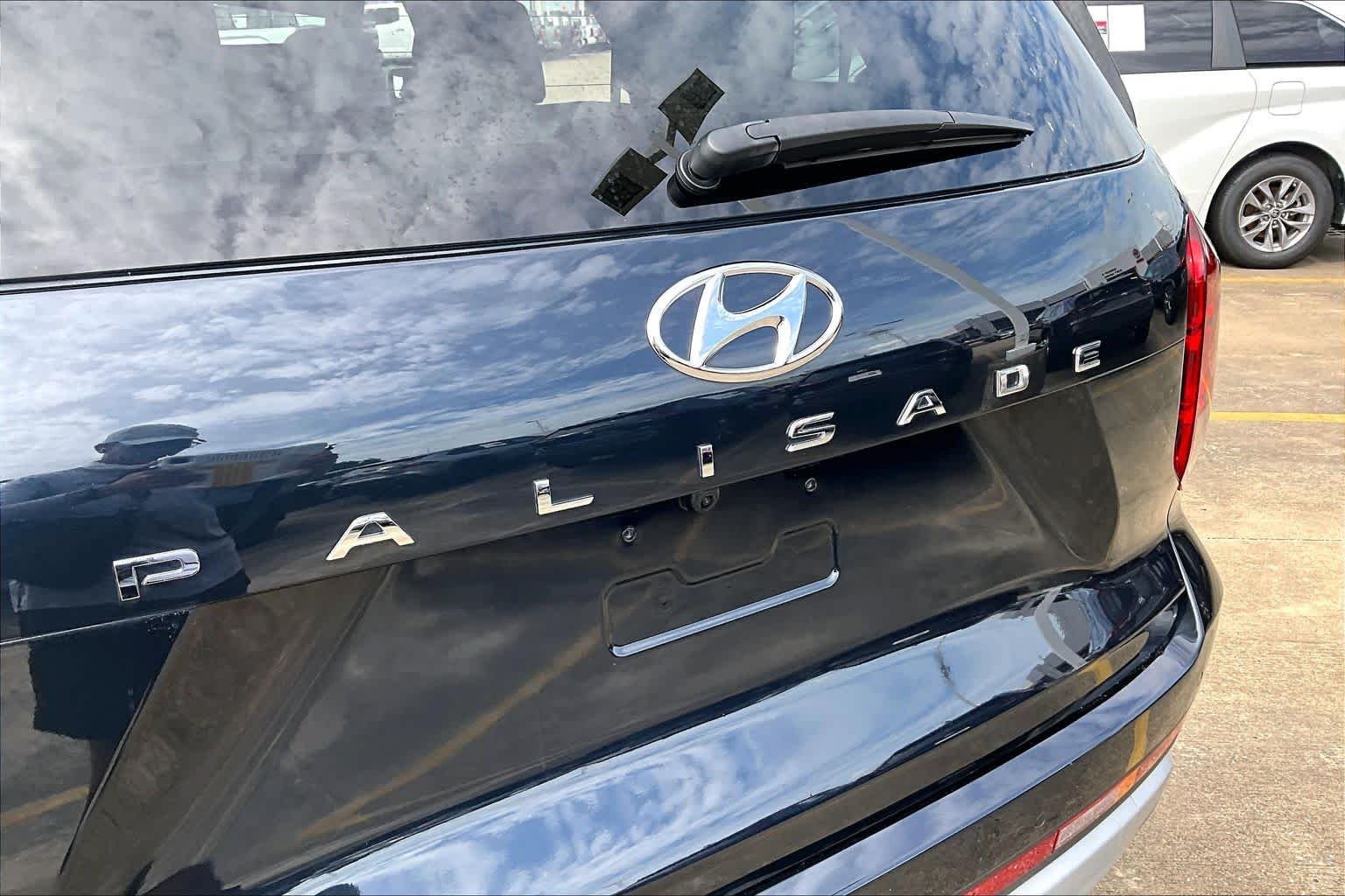 Used 2024 Moonlight Cloud Hyundai SEL 8P image 30