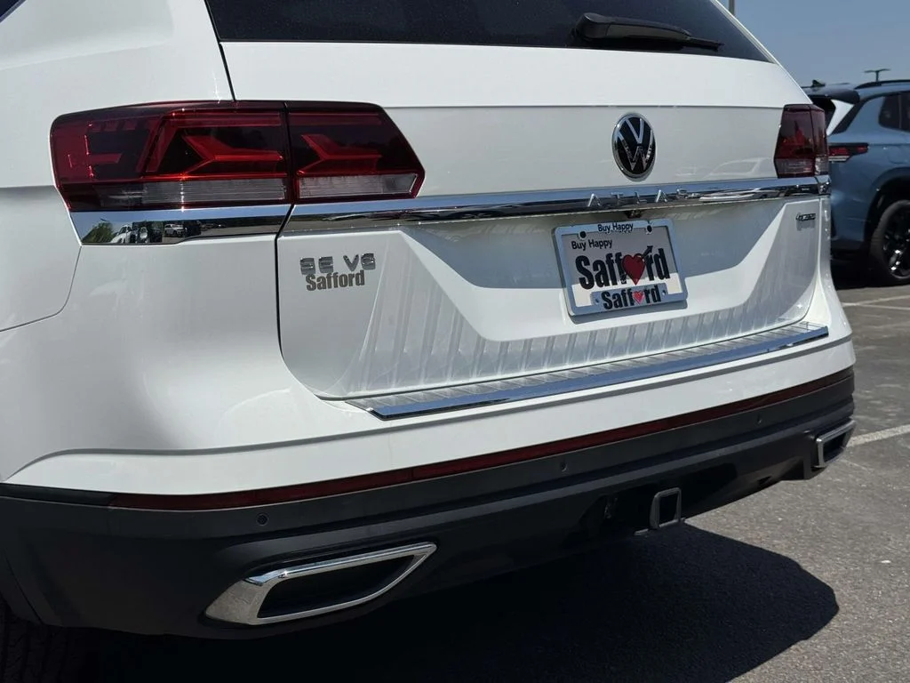 Used 2023 White Volkswagen 3.6L V6 SE w/Technology image 11