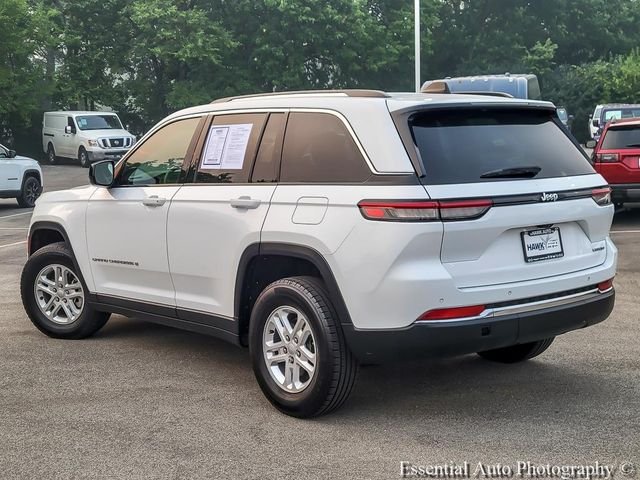Used 2024 White Jeep Laredo image 7