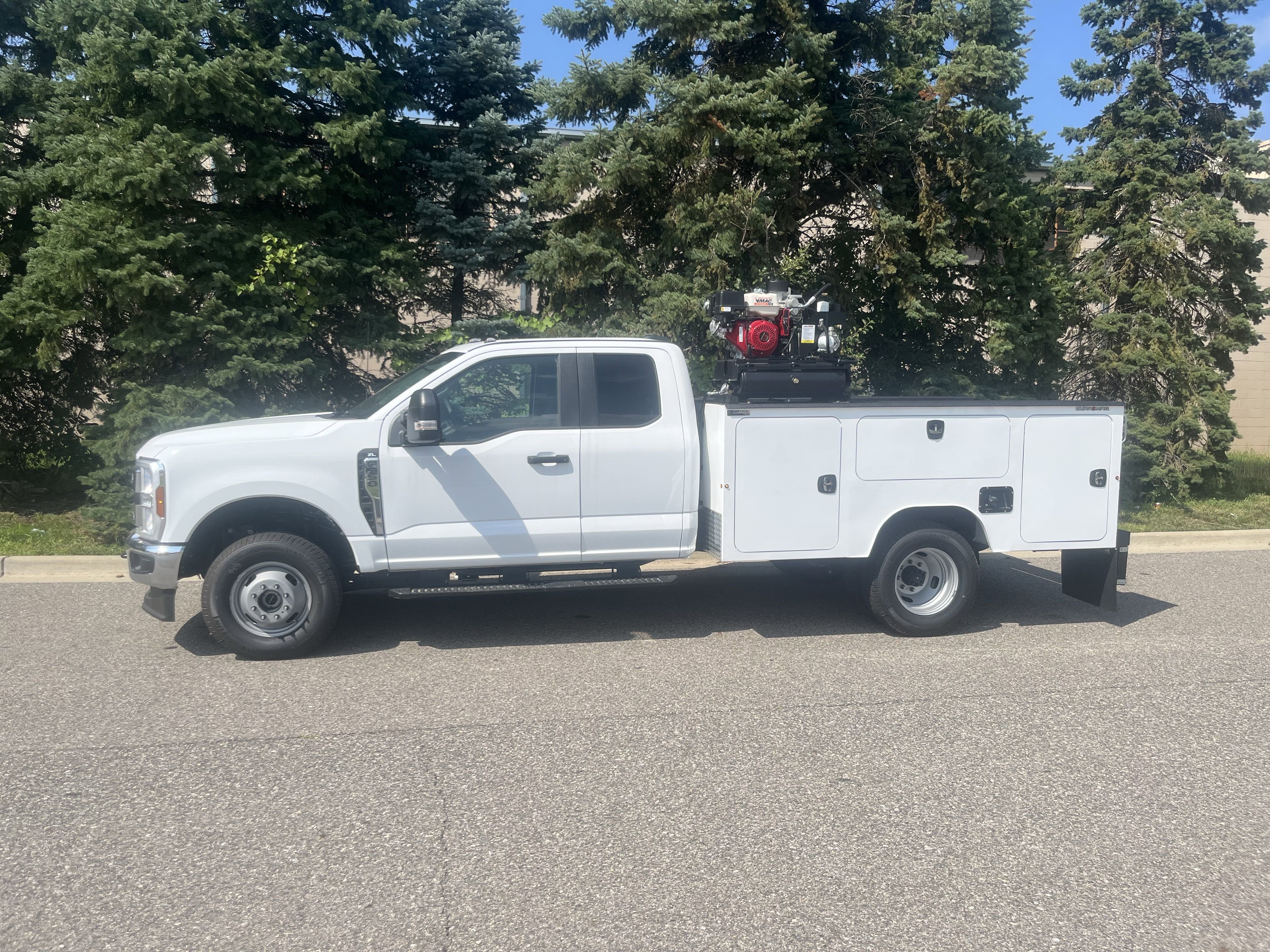 2025 Ford F-350 Super Duty Chassis Cab XL