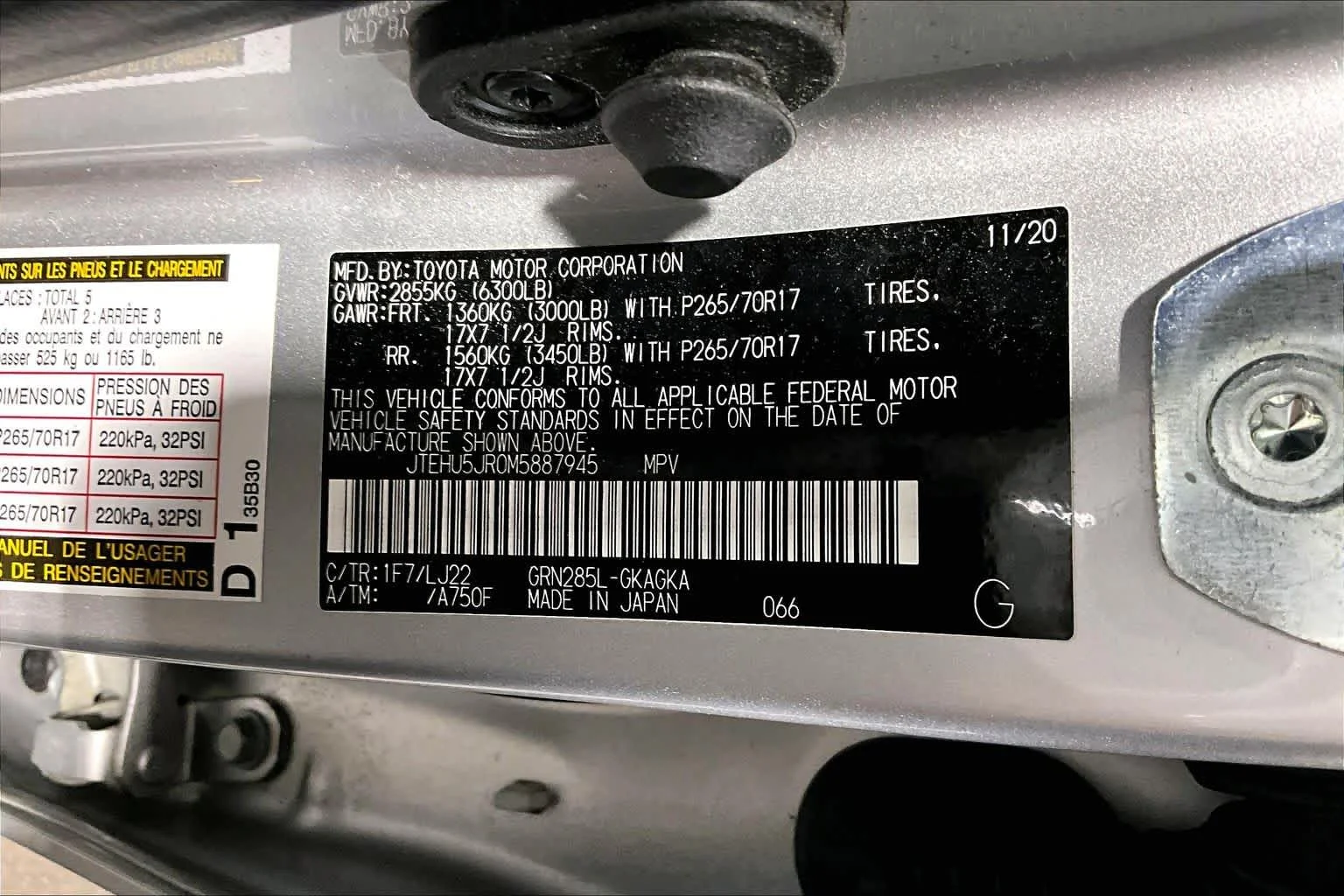 Used 2021 Classic Silver Metallic Toyota Venture image 37