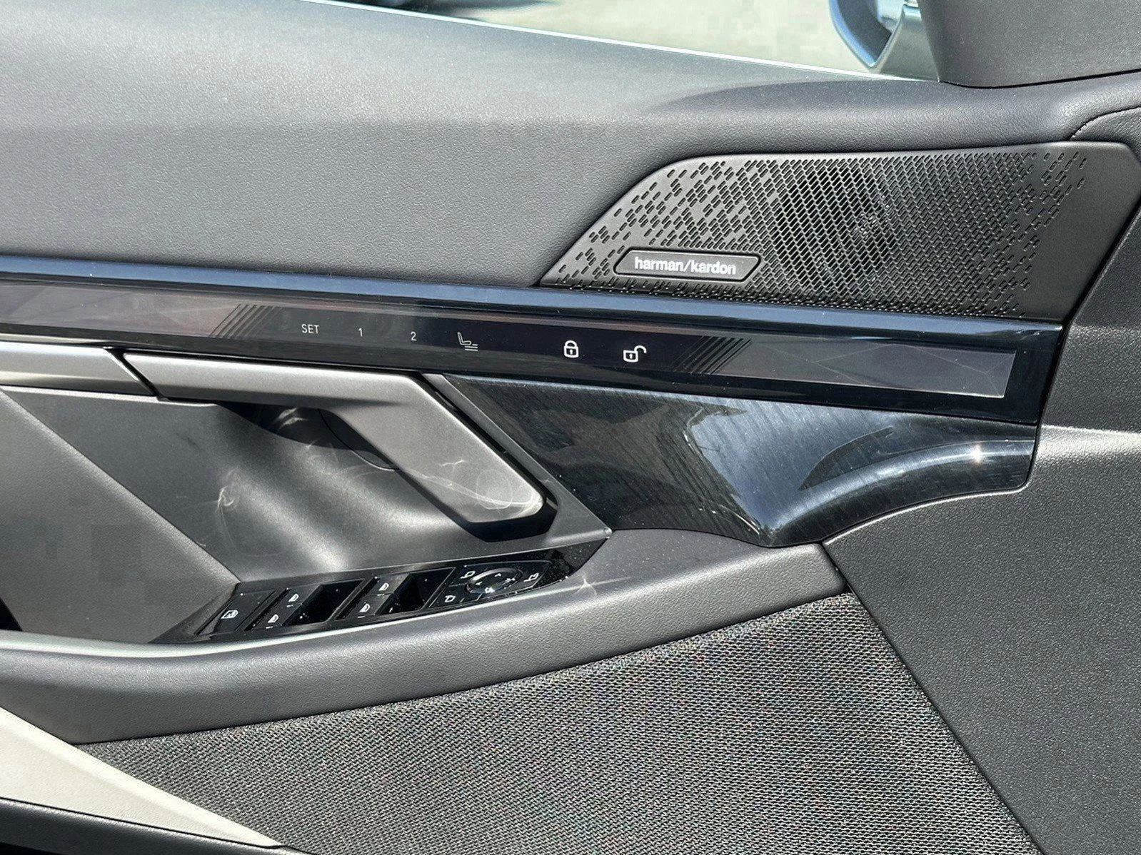 New 2026 Oxide Grey Metallic BMW eDrive40 image 27