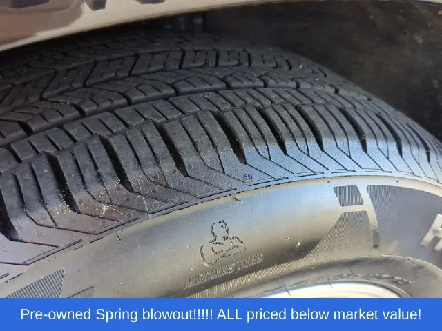Used 2020 Black Ford SE image 19