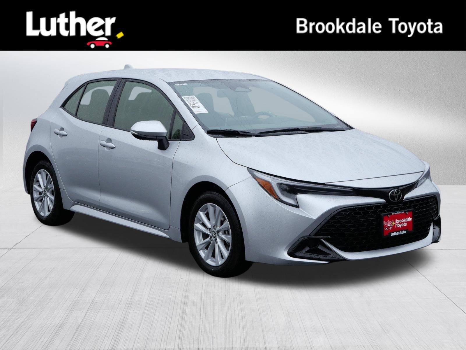 Certified Used 2025 Classic Silver Metallic Toyota SE image 1