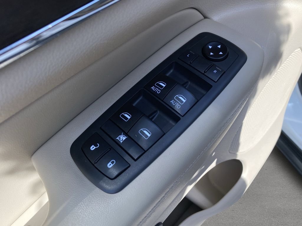 Used 2018 Bright White Clearcoat Jeep Limited image 16