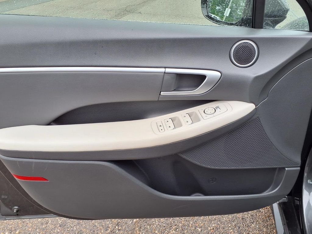 Used 2025 Gray Hyundai SEL image 15