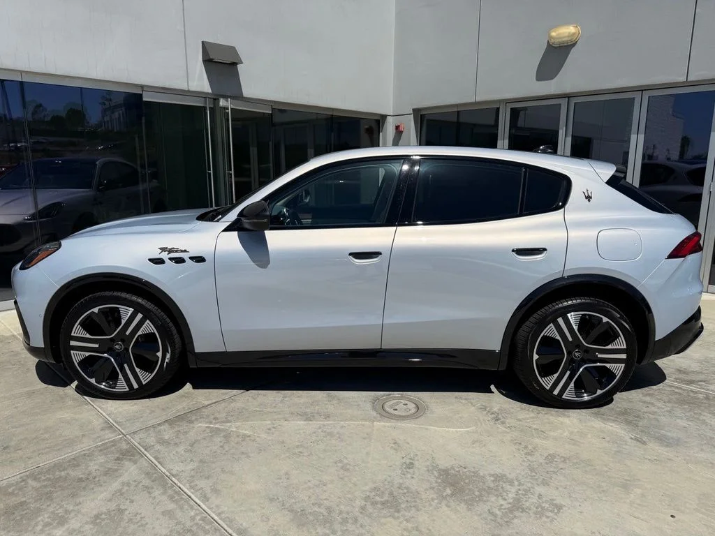 Certified Used 2025 Bianco Astro Maserati Folgore image 5