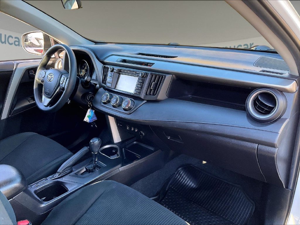 Used 2018 White Toyota LE image 14