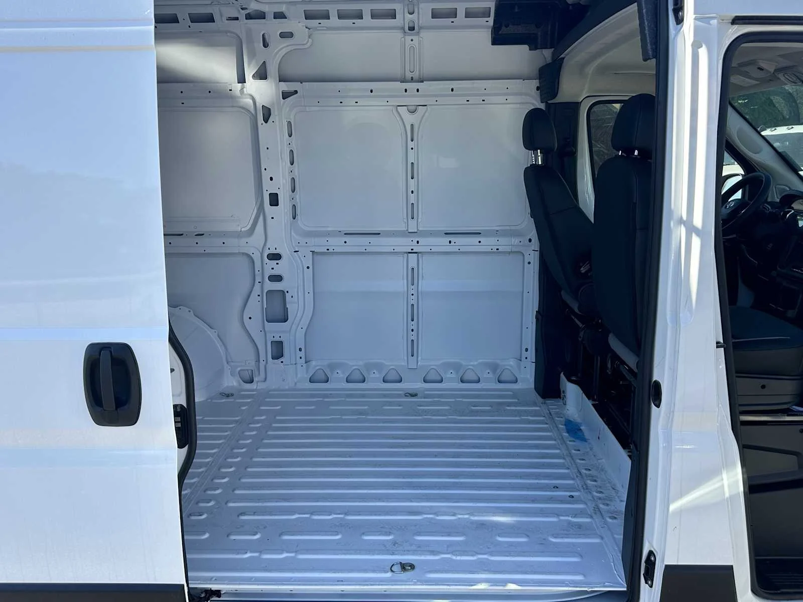 New 2026 Bright White Clear-Coat Exterior Paint RAM Tradesman image 18