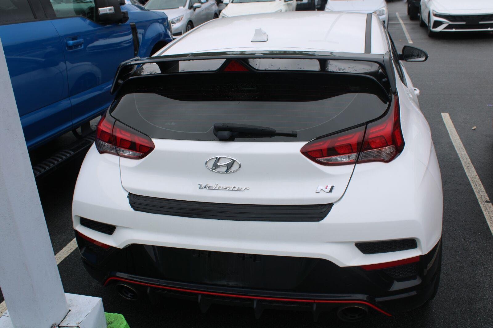 Used 2022 Lunar White Hyundai Base image 5