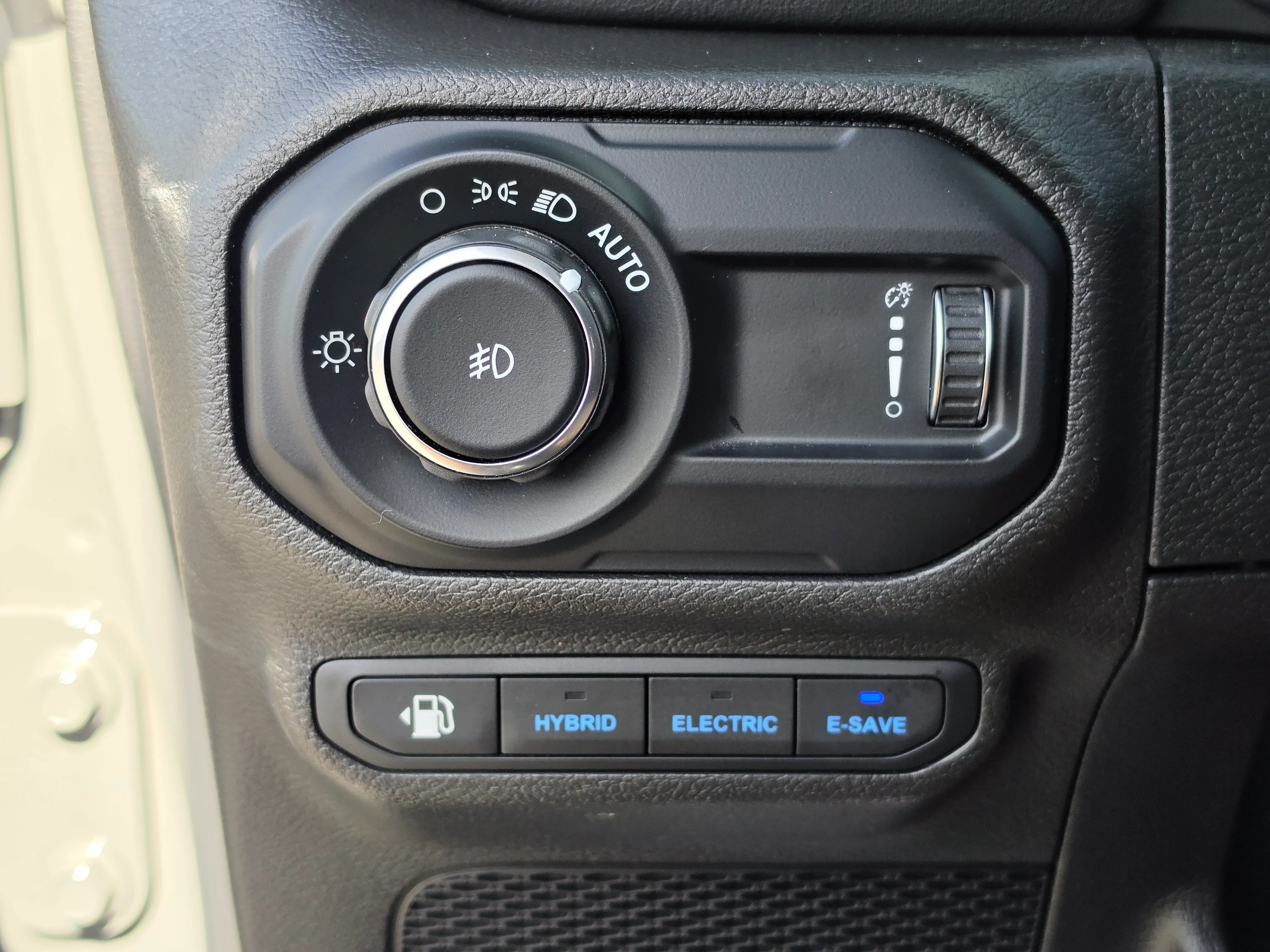 Used 2023 Sting-Gray Clearcoat Jeep Rubicon image 34