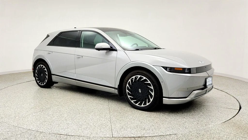 Used 2024 Cyber Gray Hyundai Limited AWD image 3