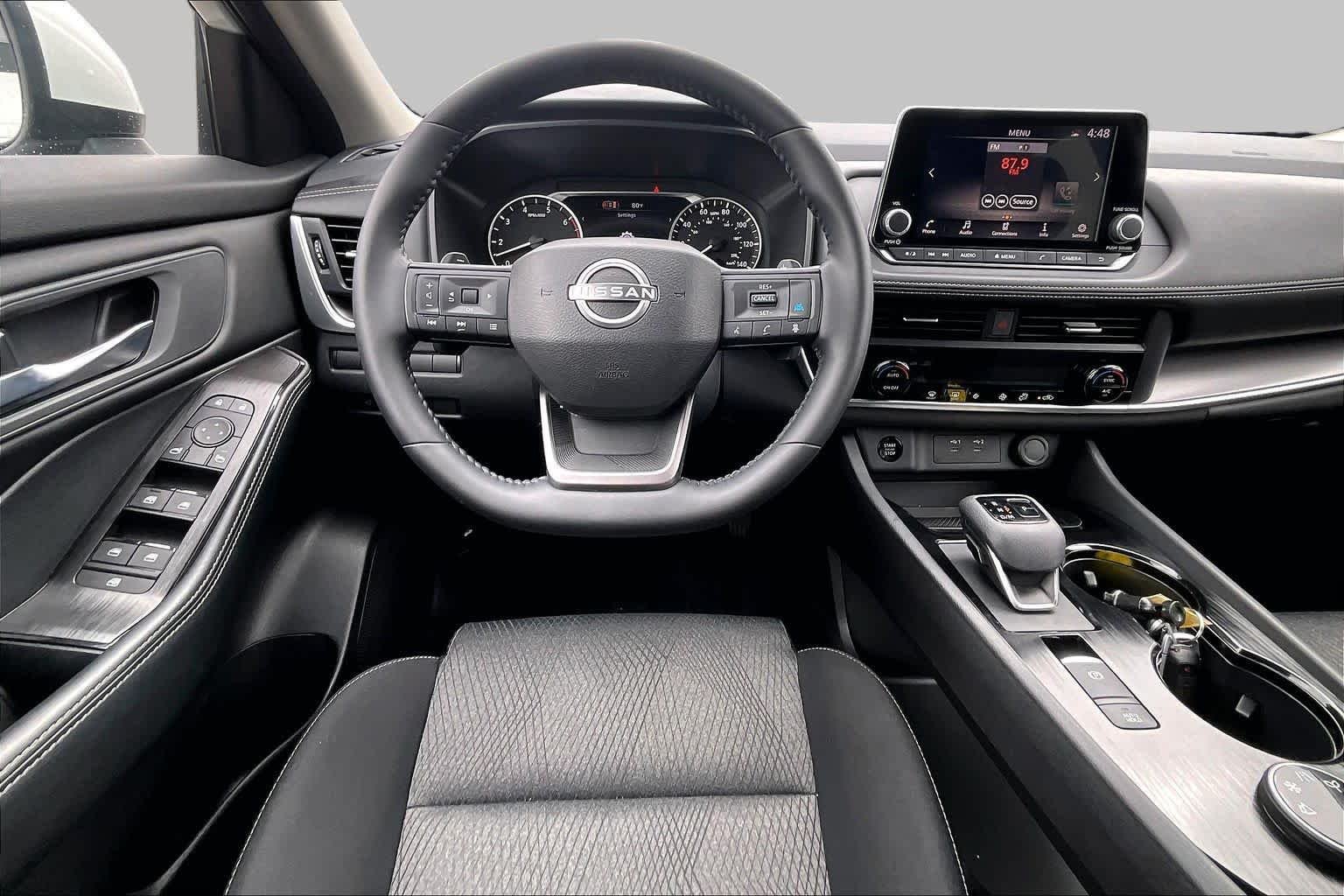 Used 2026 Everest White Pearl Tricoat Nissan SV image 6