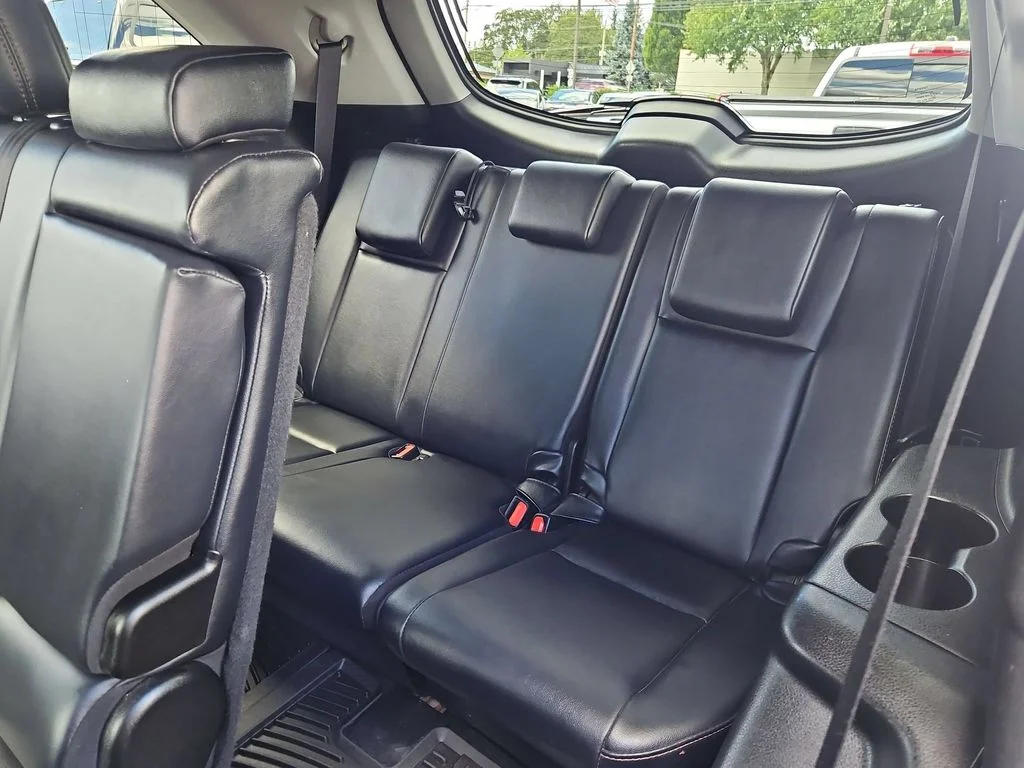 Used 2019 Salsa Red Pearl Toyota XLE image 33