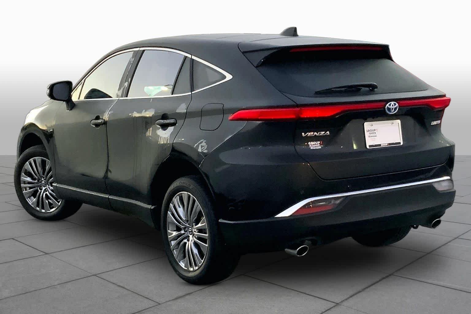Used 2024 Titanium Glow Toyota LE image 11