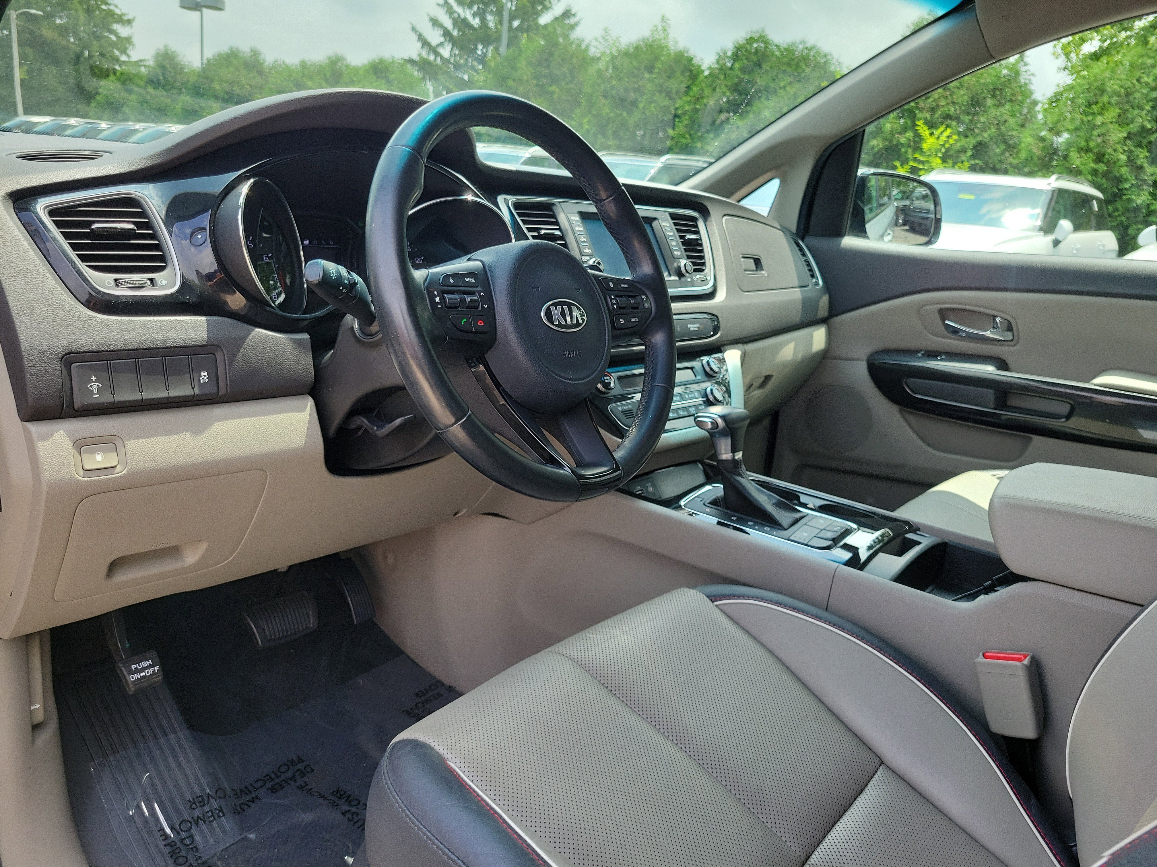 Used 2017 Bright Silver Kia EX image 19
