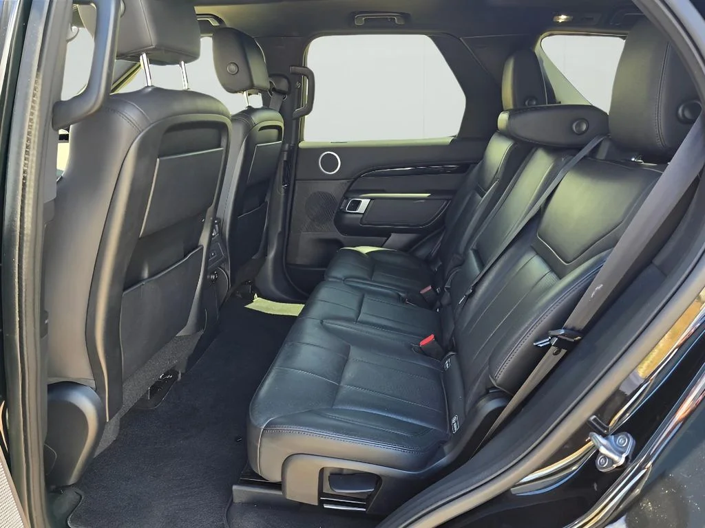 Used 2017 Santorini Black Metallic Land Rover SE image 11