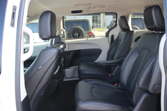 Used 2024 White Chrysler Select Road Tripper image 22