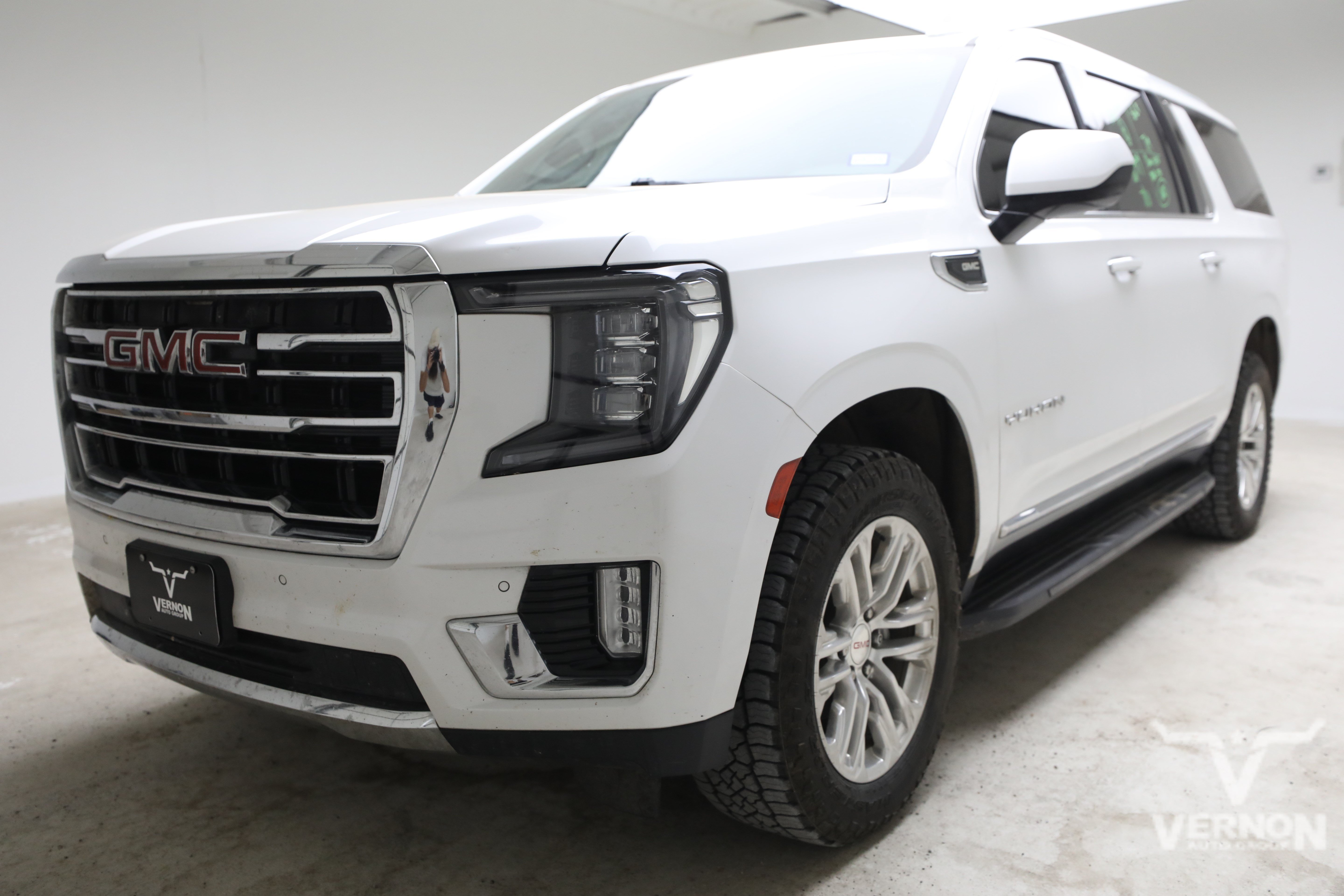 Used 2023 White Frost Tricoat GMC Y image 1