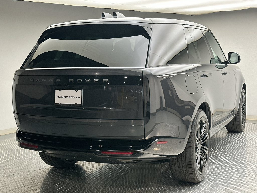 New 2026 Carpathian Grey Land Rover SE image 3