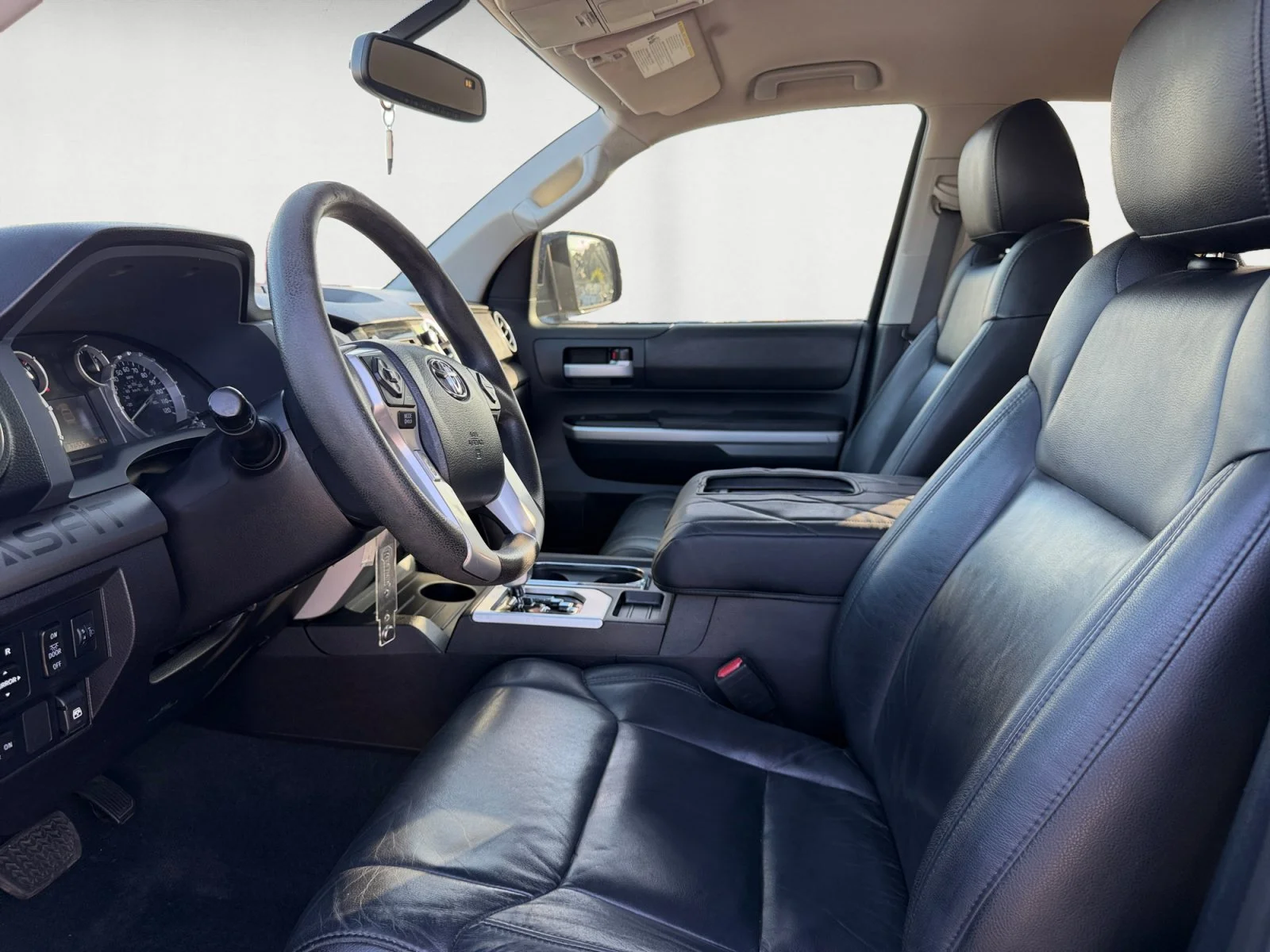 Used 2016 Black Toyota SR5 image 10