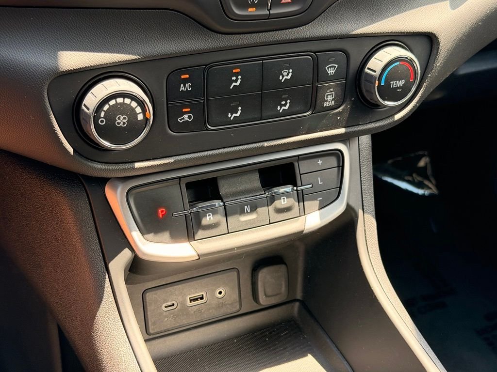 Used 2024 Silver GMC SLE image 30