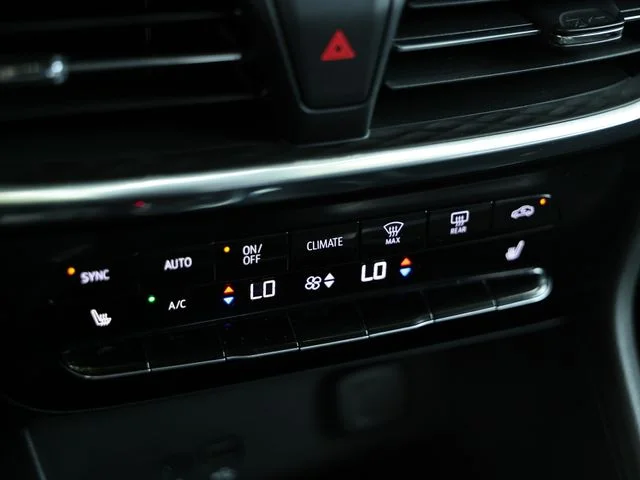 Used 2025 Ebony Twilight Metallic Buick Avenir image 37