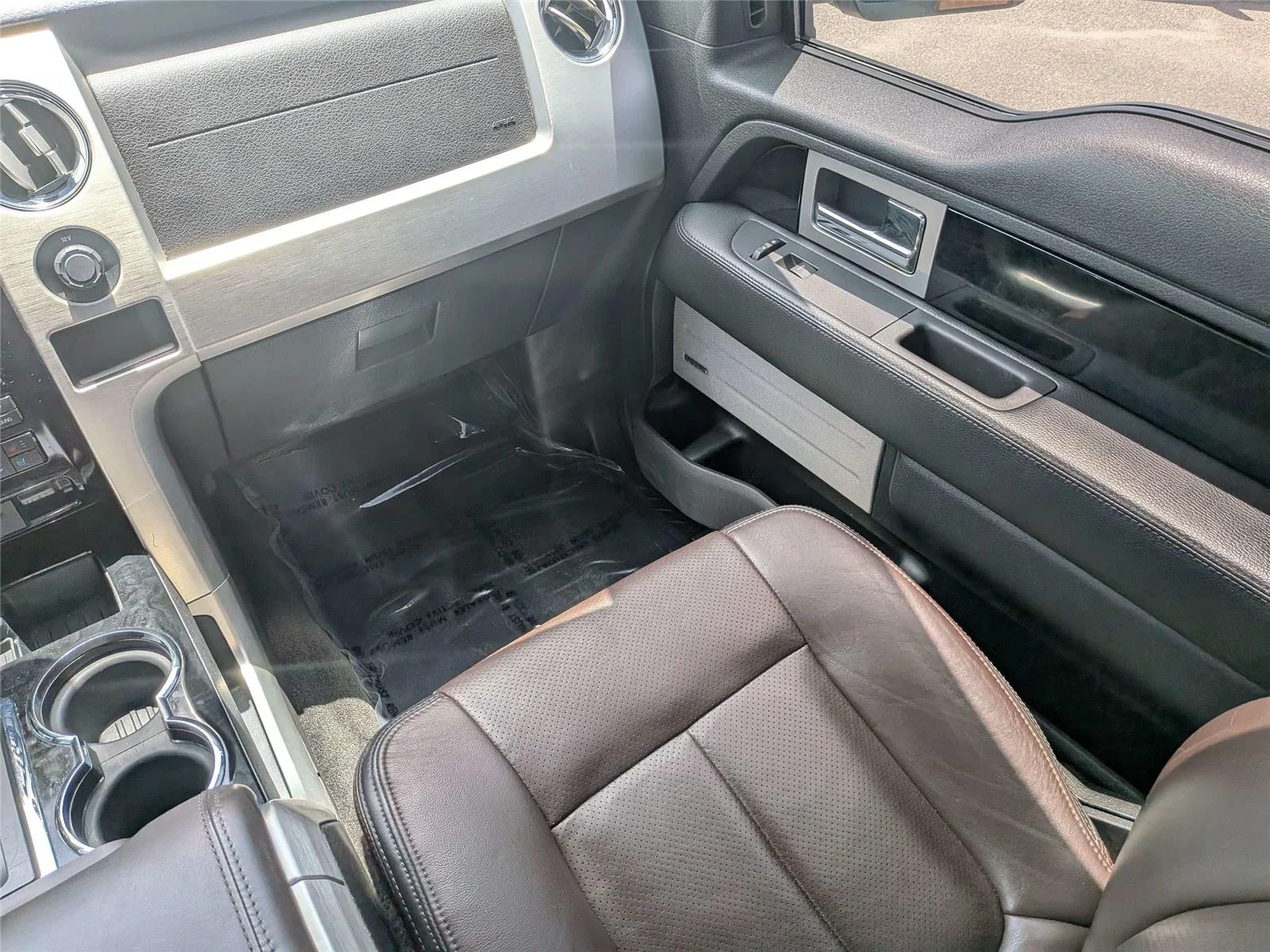 Used 2012  Ford Platinum image 17