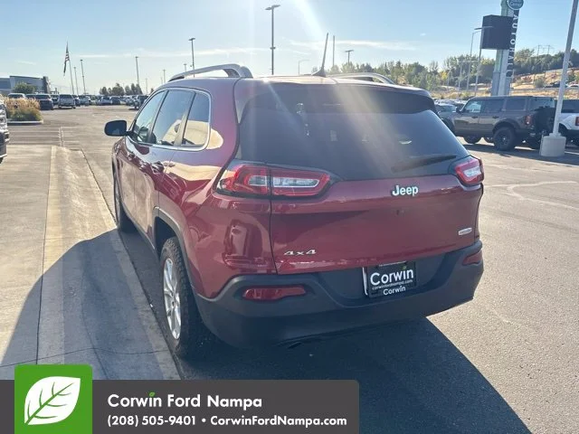 Used 2017 Red Jeep Latitude image 6