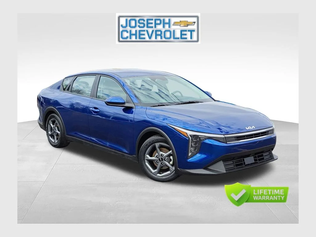 Used 2025 Blue Kia LXS image 1