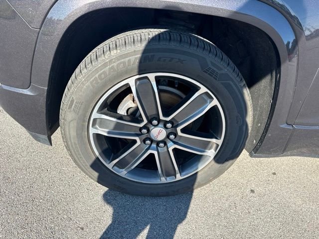 Used 2018 Silver GMC Denali image 9