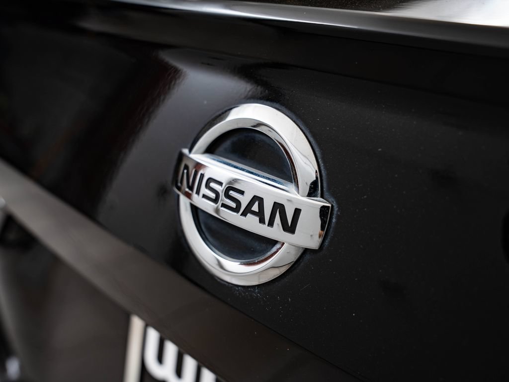 Used 2019 Super Black Nissan 2.5 SR image 17