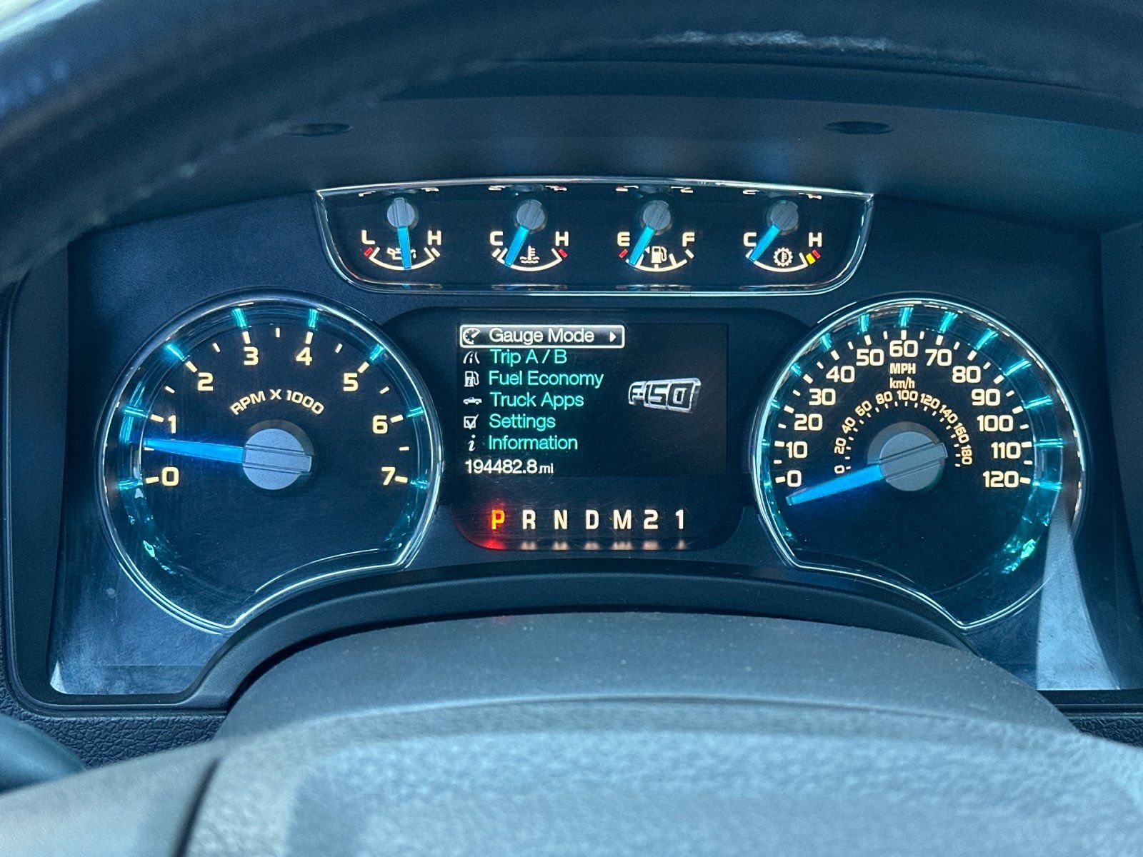 Used 2013 White Ford Lariat image 22