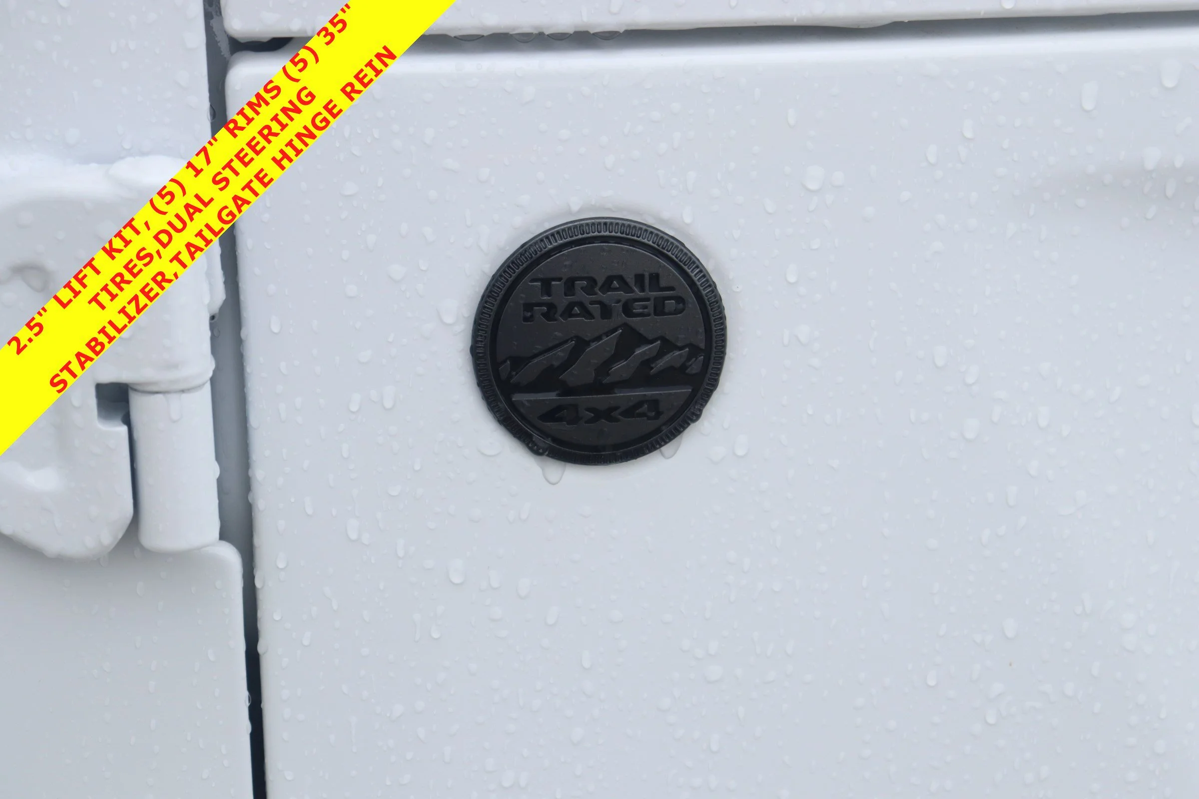 New 2026 Bright White Clear-Coat Exterior Paint Jeep Sahara image 9